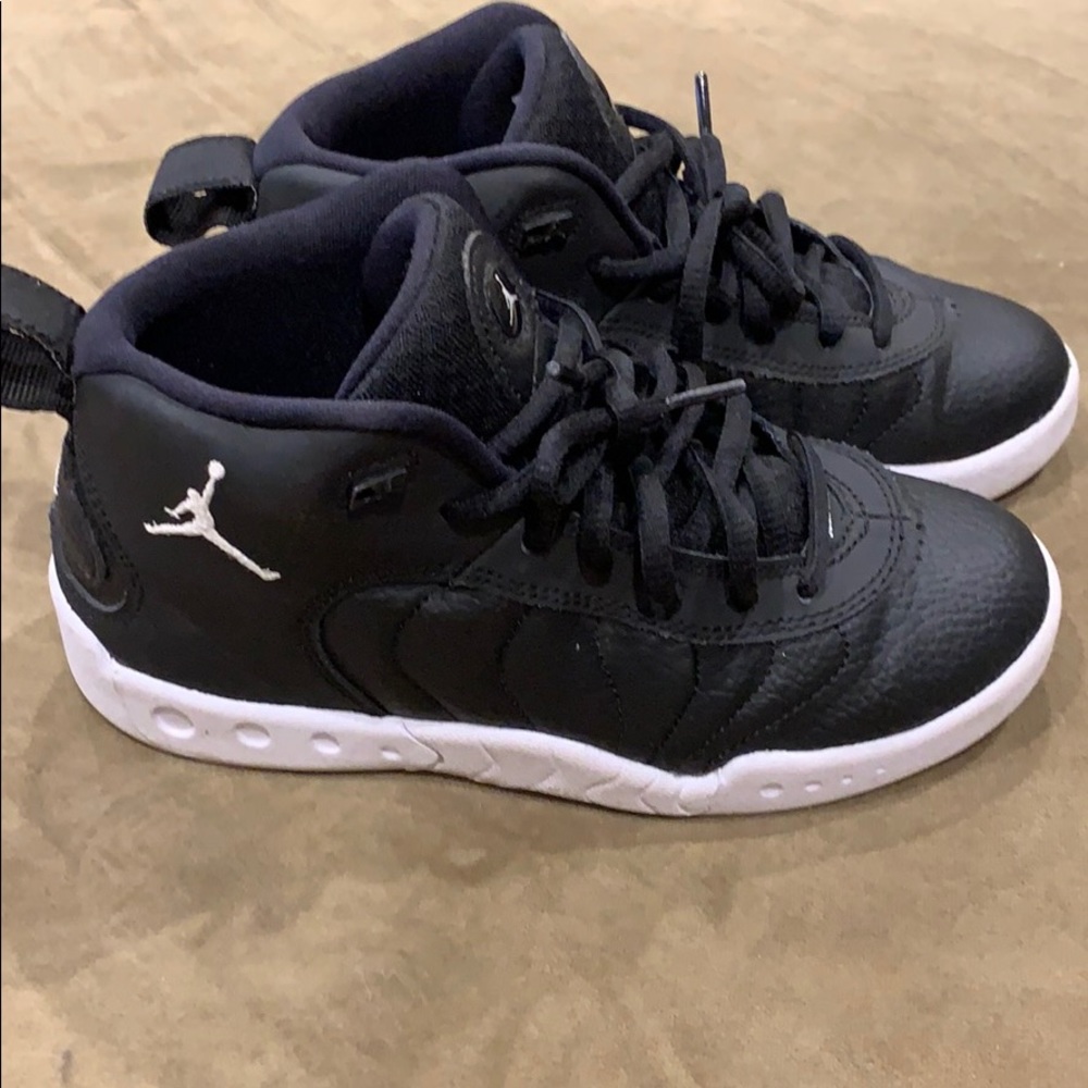 Like new! Air Jordan kids sneakers size 1.5Y
